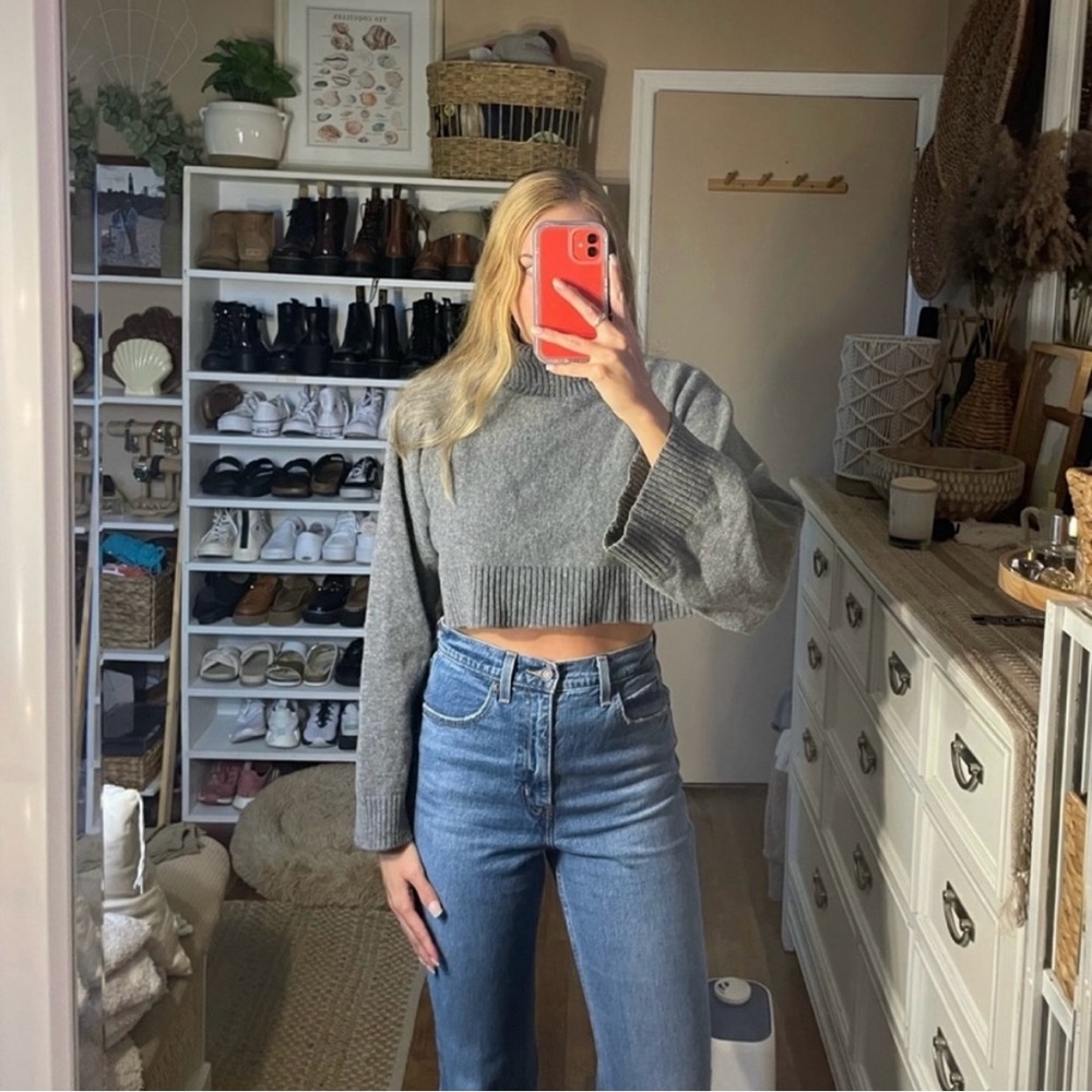 Storets grey mockneck cropped sweater